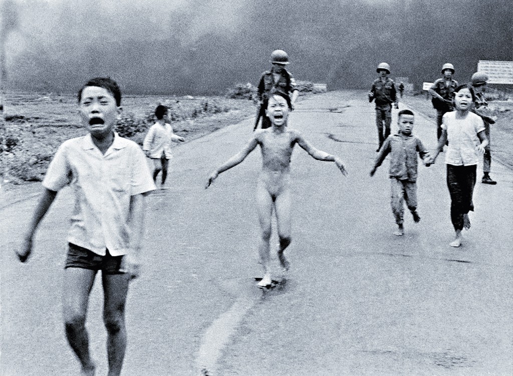 1972年拍攝的「燒夷彈女孩」照片,顯示9歲女童潘金馥遭燒傷全身,赤裸狂奔。
