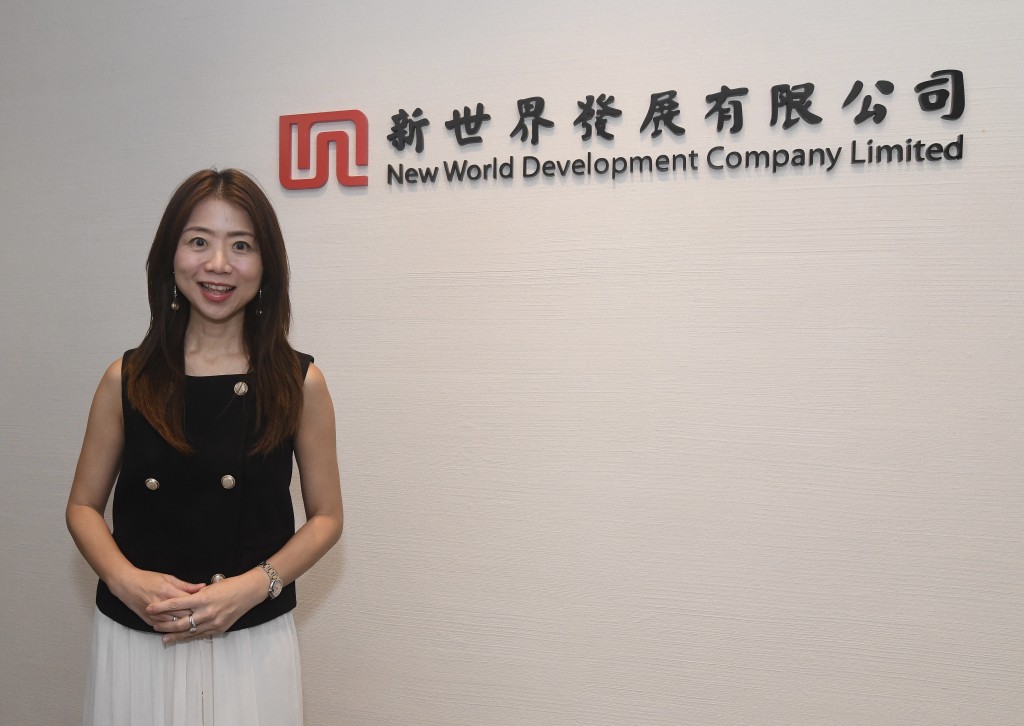 新世界何家欣表示,投資客入市及來港專才「轉租為買」都成功推動今年新盤成交量,料年內成交價量穩步上揚。 新世界何家欣表示,投資客入市及來港專才「轉租為買」都成功推動今年新盤成交量,料年內成交價量穩步上揚。