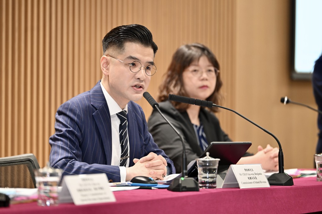 税务局局长陈施维表示，宏福苑居民或业主应如常填写报税表，但他们25/26年度毋须交税。刘骏轩摄