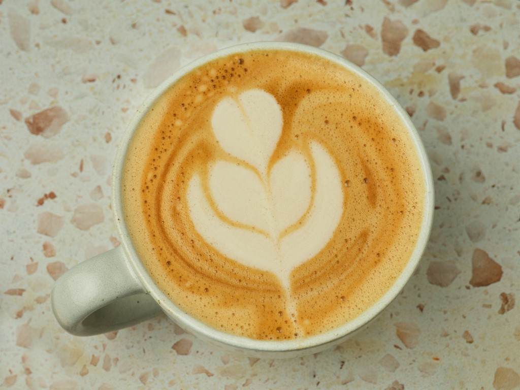 一杯咖啡大约含有百多毫克咖啡因。路透社