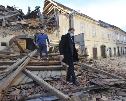 有部分建築物倒塌。AP圖片