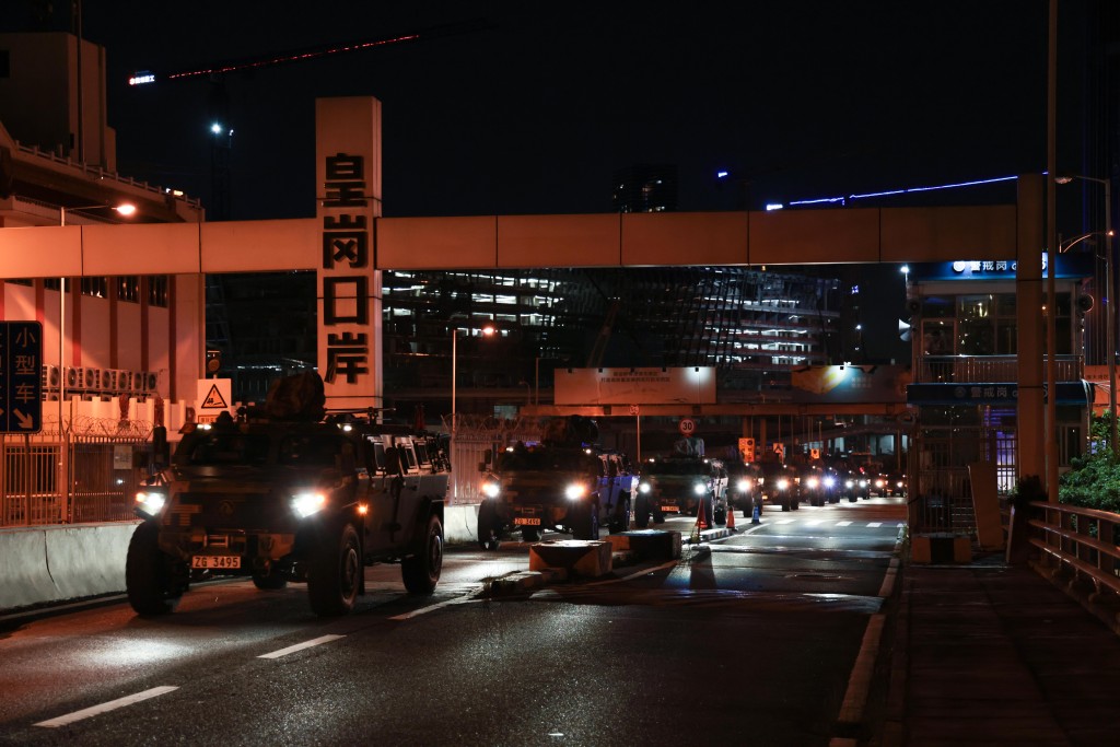 解放軍駐港部隊第28次建制單位輪換於8月22日順利完成。政府新聞處圖片 解放軍駐港部隊第28次建制單位輪換於8月22日順利完成。政府新聞處圖片