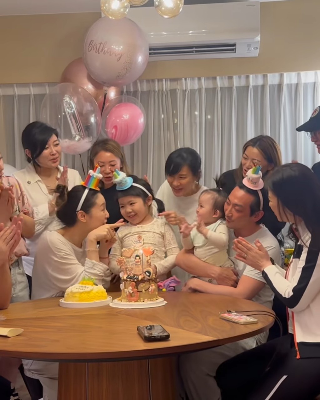Lucy媽遺傳了古精精怪的基因給Lucy。