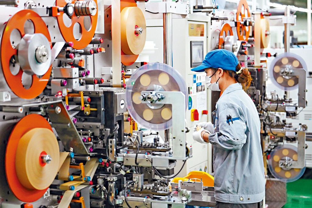 7月財新中國製造業PMI跌至49.8,遠遜市場預期,亦是近9個月以來首次重陷收縮區間。