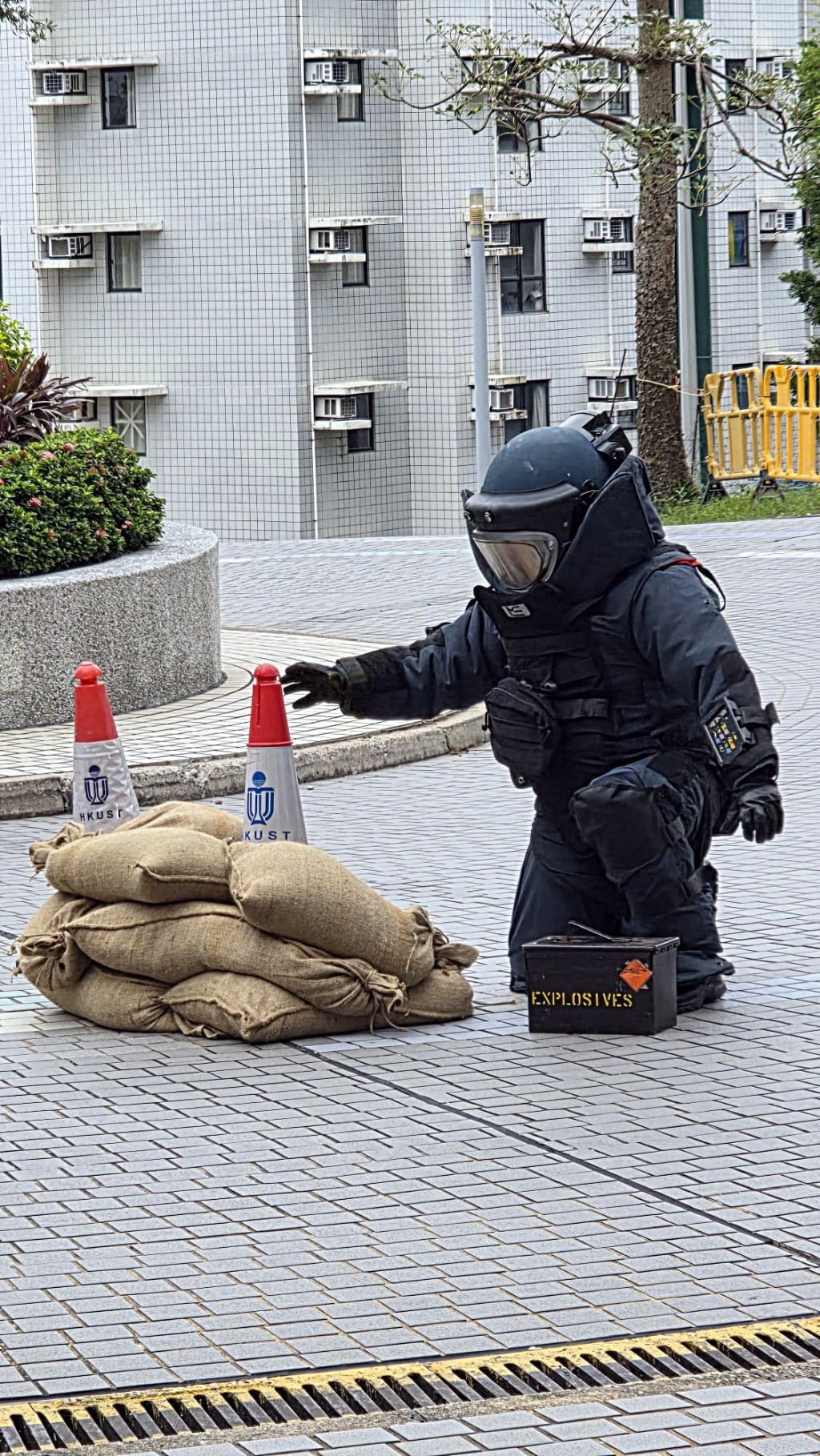 反恐專責組順利完成在香港科技大學進行的跨部門應急演練。警方提供