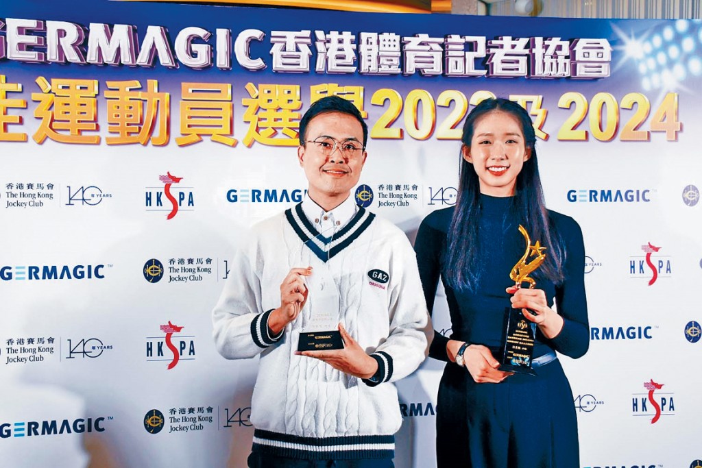 江旻憓(右)在巴黎奧運奪金後急流湧退。
