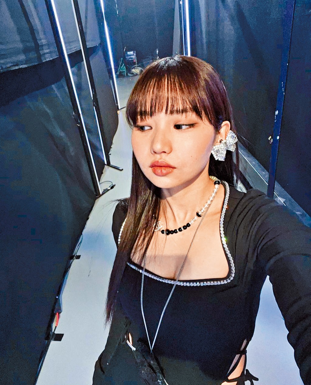 有指Day戀愛大過天,沒有理會COLLAR其他成員的勸告。