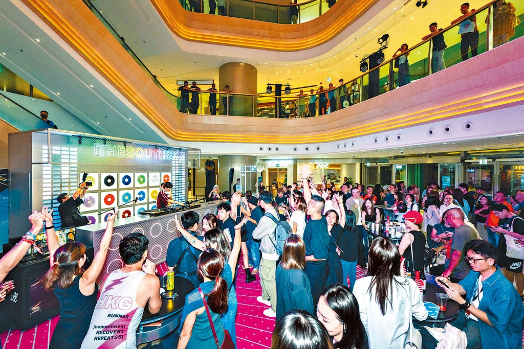 除了享受DJ打碟,還有SOUTHSIDE Bazaar手工調酒、精品咖啡及特調與黑膠文化等精彩特色主題攤位。 除了享受DJ打碟,還有SOUTHSIDE Bazaar手工調酒、精品咖啡及特調與黑膠文化等精彩特色主題攤位。
