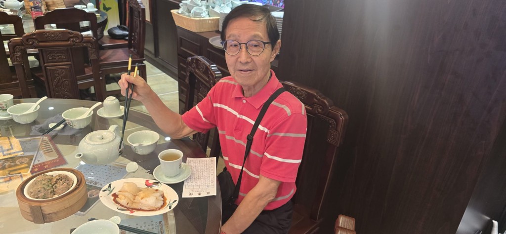 茶客譚先生。