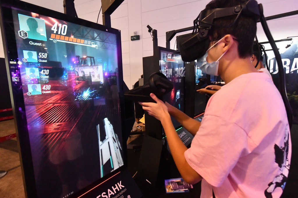 场内设有电竞游戏、元宇宙及NFT等专区供市民体验及试玩。