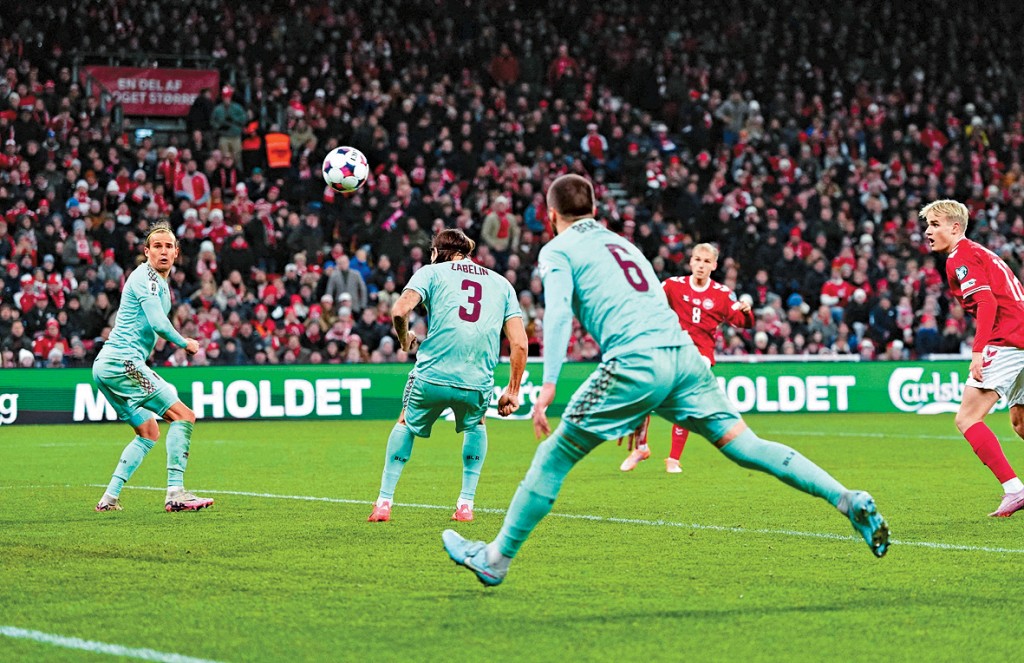 丹麥(紅衫)2：2賽和白俄羅斯失分。