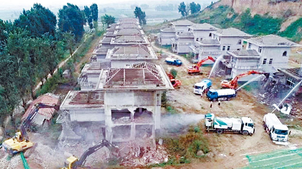 在中央指令下，西安強拆秦嶺違建別墅。