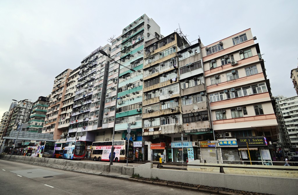 政府將就大廈管理推出「三層機制」。 政府將就大廈管理推出「三層機制」。
