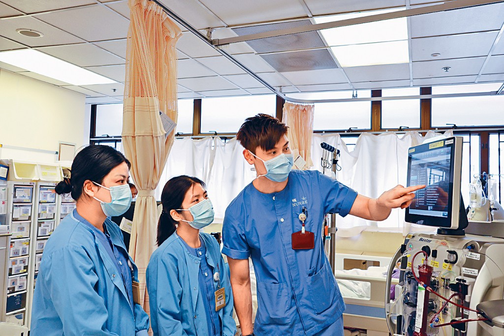 陳正郴（右）表示，來交流的廣東省護士有經驗且適應力強。