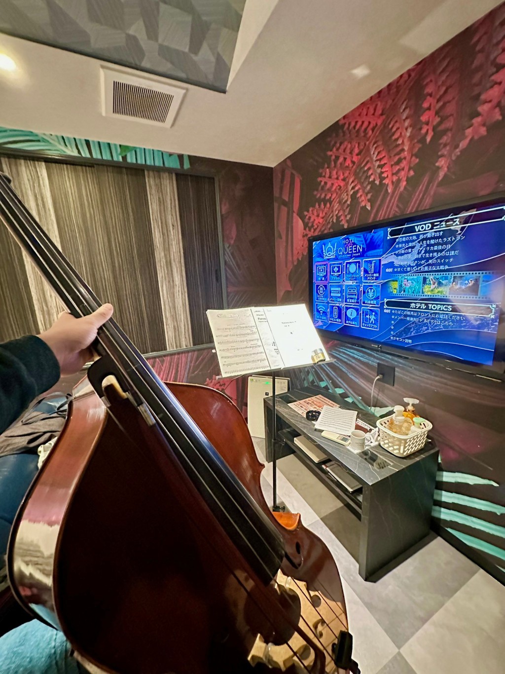 日本樂手分享租時鐘酒店作練琴之用。X@ex_yoko
