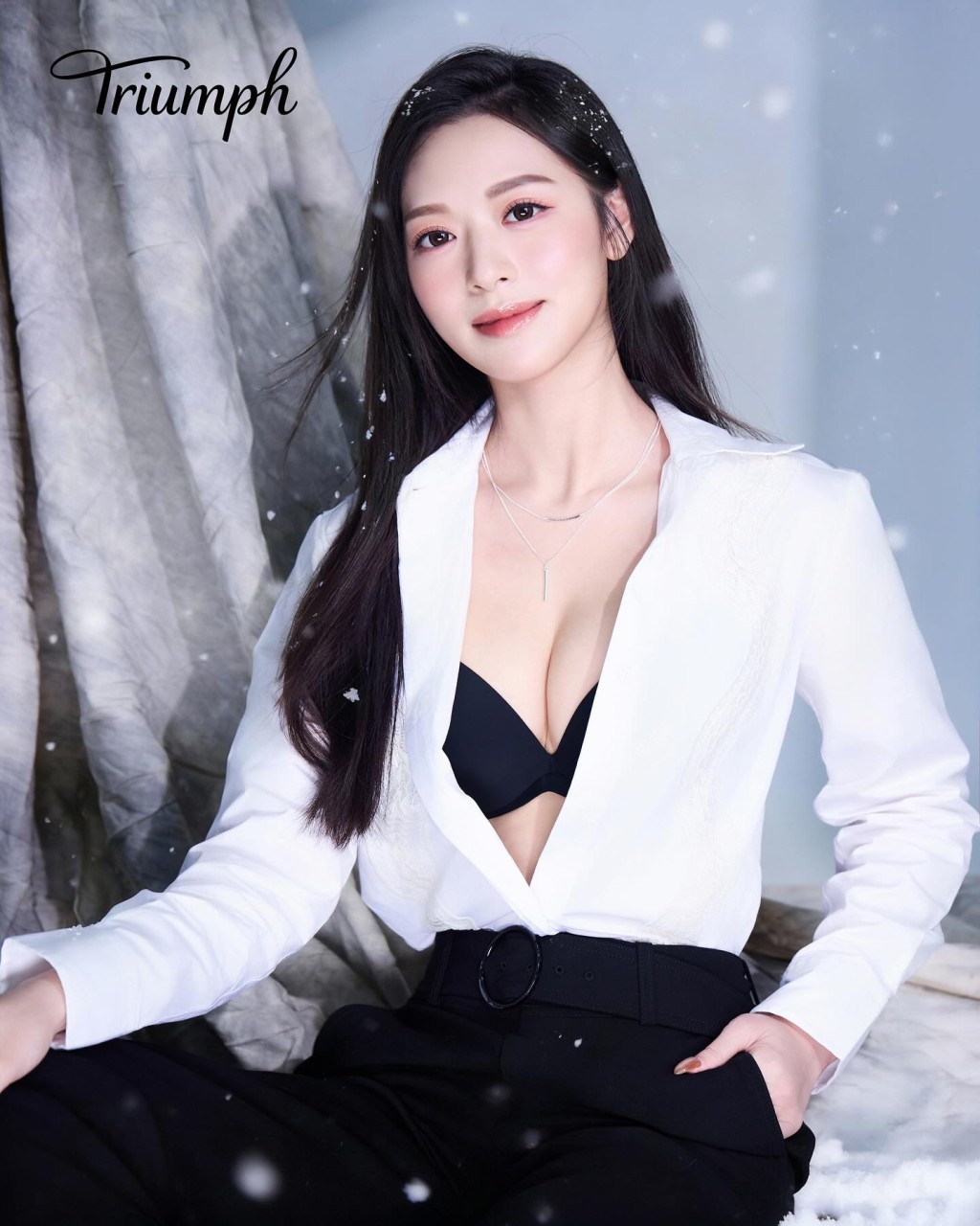馮盈盈的新一輯內衣照，再次震撼網民眼球。