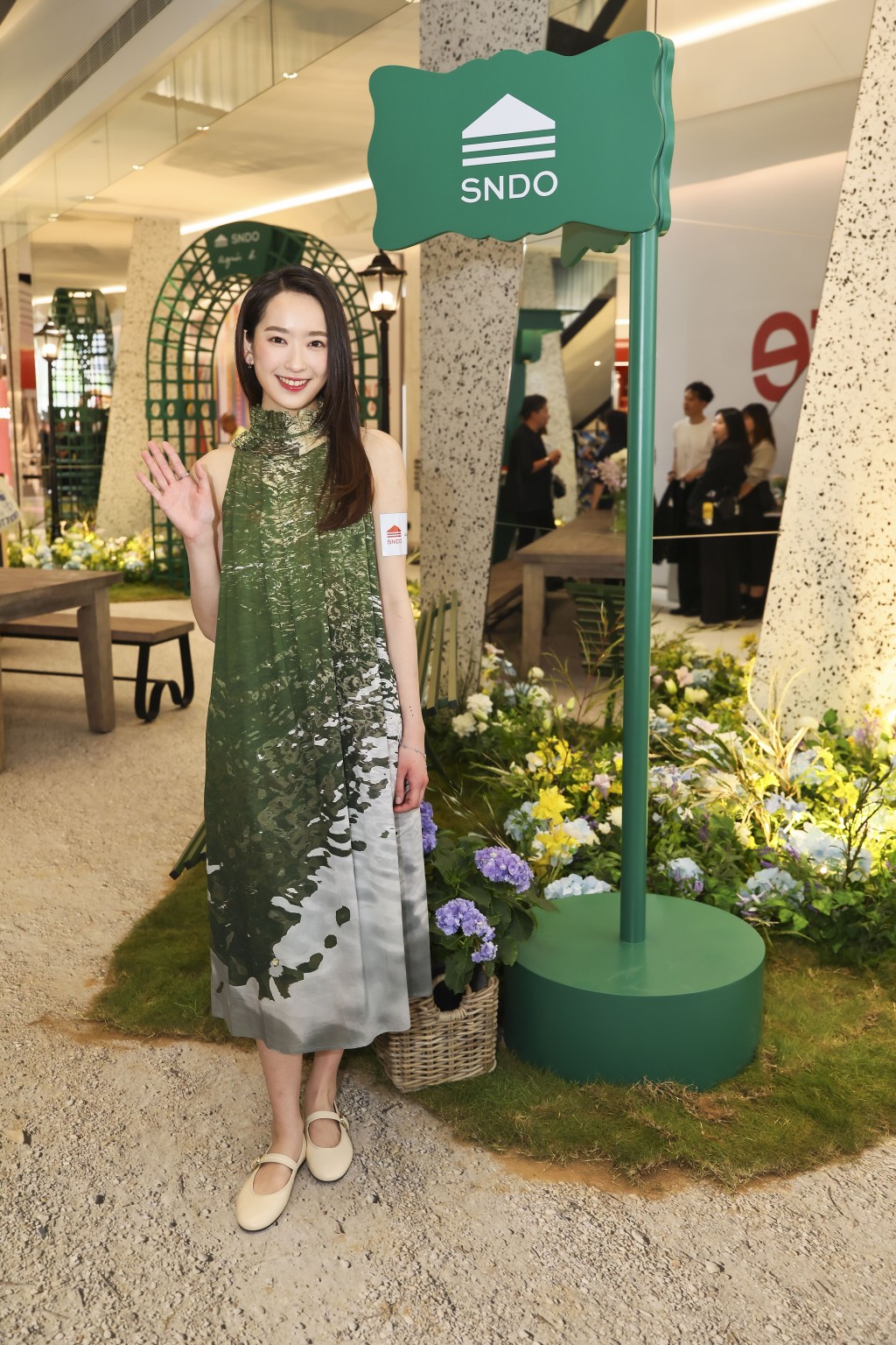 Ashley對現場佈置讚不絕口，大讚有好多打卡位。