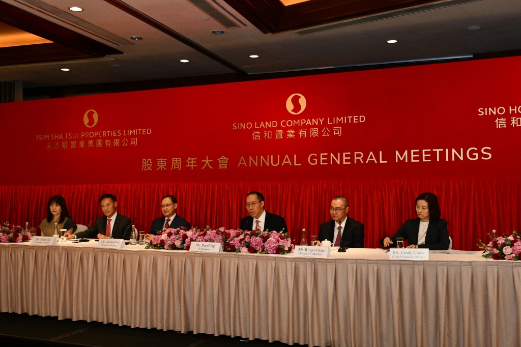 集团强调,一直维持稳定派息,今年全年派息比率已达113%,未来将透过不同策略增加土地储备及维持稳定派息。 集团强调,一直维持稳定派息,今年全年派息比率已达113%,未来将透过不同策略增加土地储备及维持稳定派息。