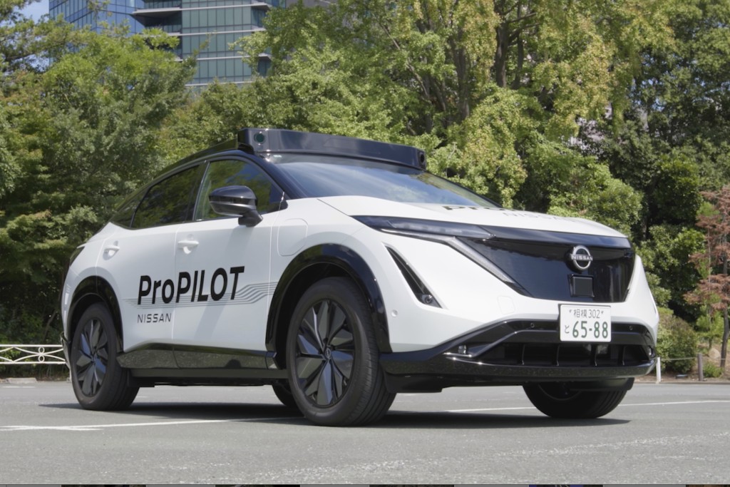 日產Ariya轎車在東京市中心行駛,展示自動駕駛新系統。美聯社