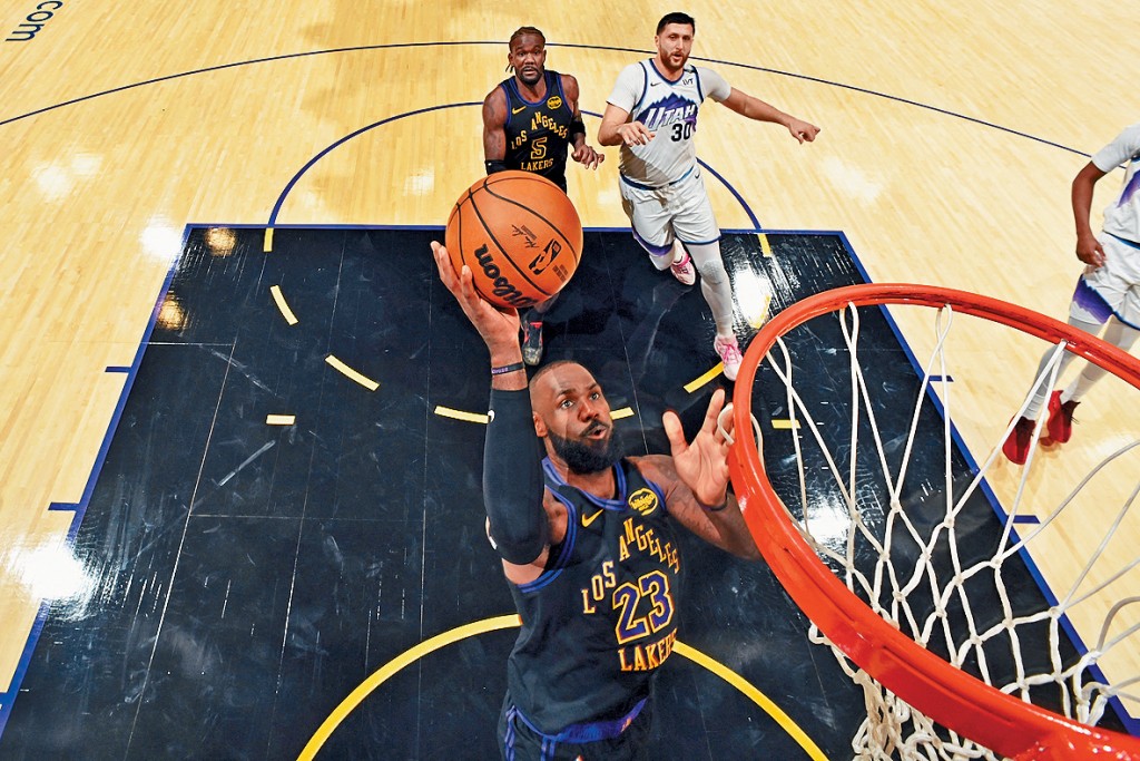 占士今仗攻入11分，還有12個助攻及3個籃板。