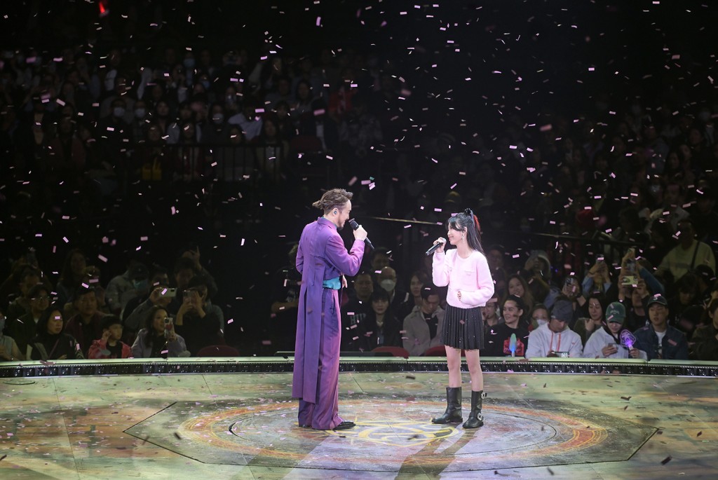 郑中基的12岁女儿郑梓乔（Emma）上台演出，与爸爸合唱《My Only One》。