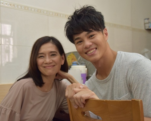 珠女現在拍劇為過戲癮 ，今次還跟老友夏雨個仔合作。