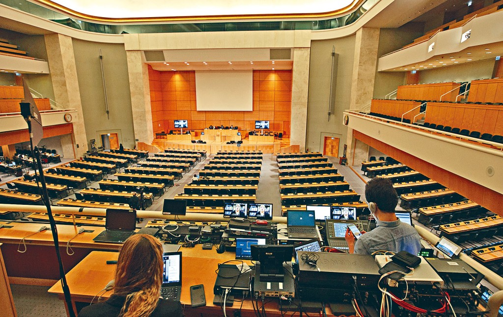 联合国人权理事会掀隔空骂战。