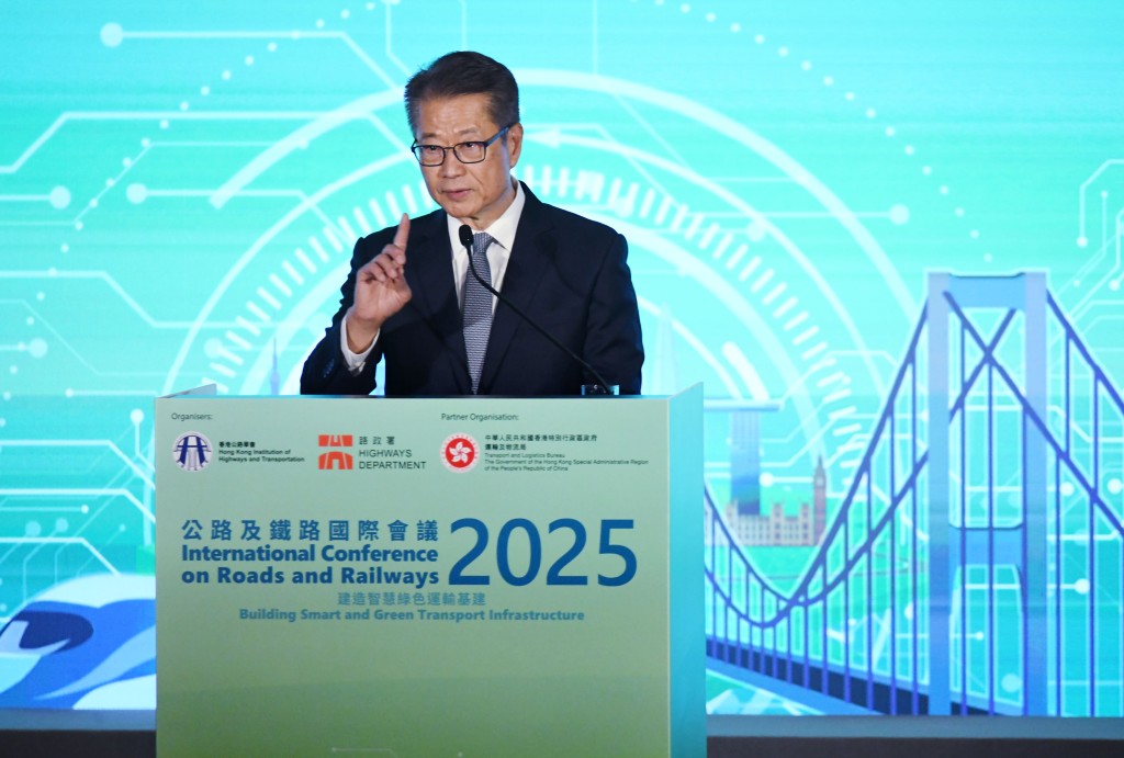 他指,香港是亞洲領先的綠色債券市場,正在開拓創新的金融模式,為基建釋放資金。何健勇攝 他指,香港是亞洲領先的綠色債券市場,正在開拓創新的金融模式,為基建釋放資金。何健勇攝
