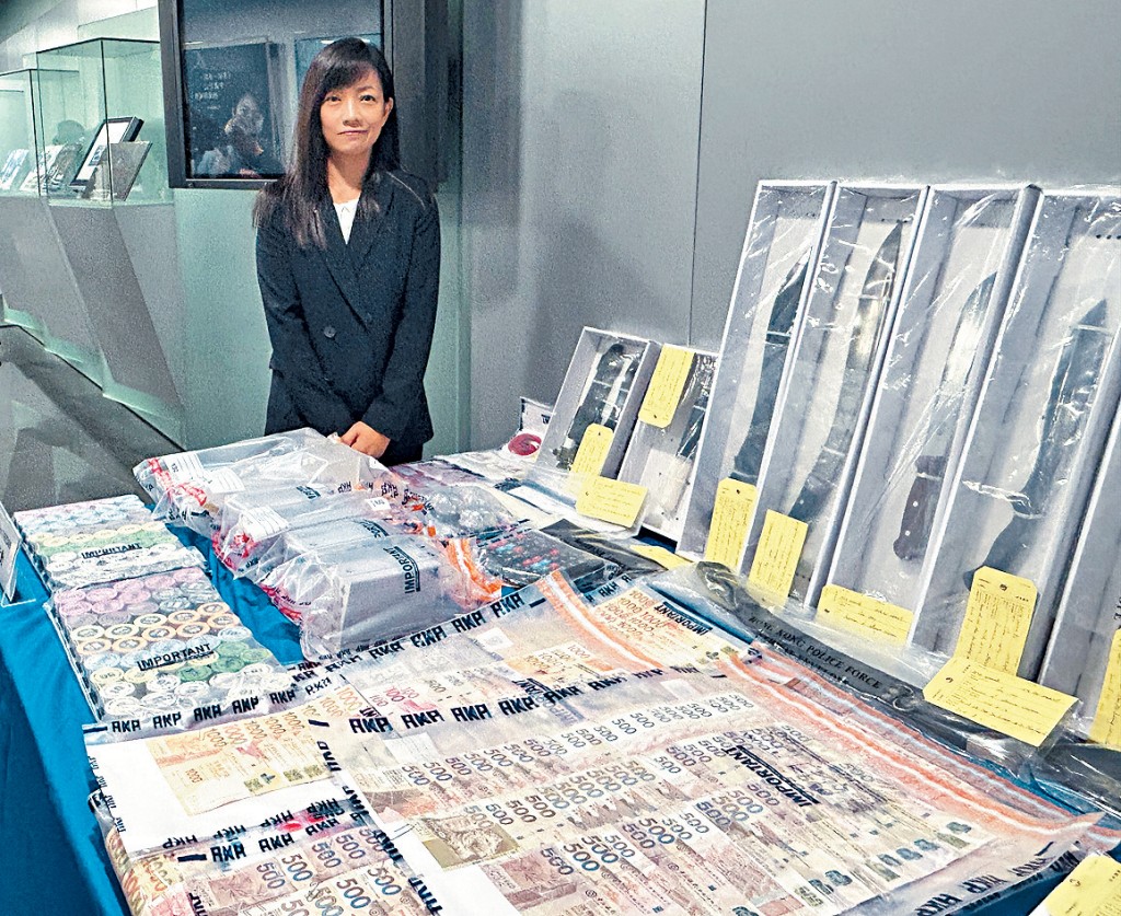 「O記」警司陳仲欣表示,警方的行動彰顯了打擊黑社會的決心。