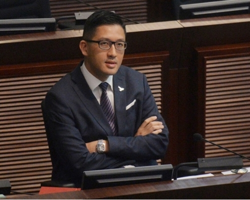 林卓廷指自己曾天真相信周浩鼎。