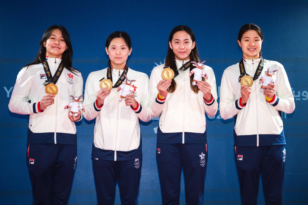 李芯瑤、林韵晴、馬紫玲和文薈喬合力取得女子4X100米自由泳接力金牌。港協暨奧委會圖片 李芯瑤、林韵晴、馬紫玲和文薈喬合力取得女子4X100米自由泳接力金牌。港協暨奧委會圖片