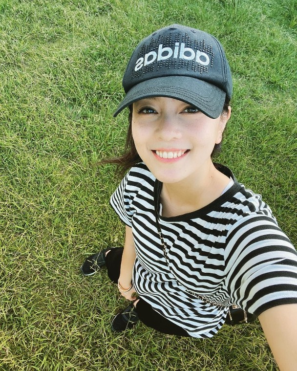 喻虹淵因誤信閨密馮女，以現金繳保費。