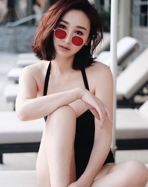高Ling早前亦分享相同泳衣影靚相。