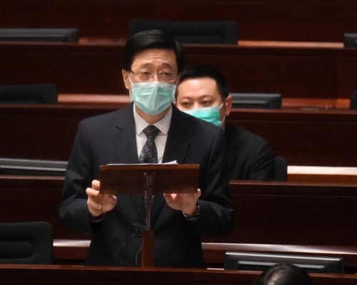 李家超指民主派議員圖削警隊開支是針對及攬炒。