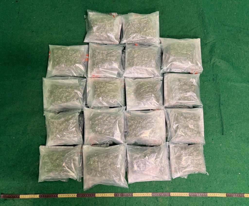 海關檢獲20包共重約6公斤懷疑大麻花，估計市值約120萬元。