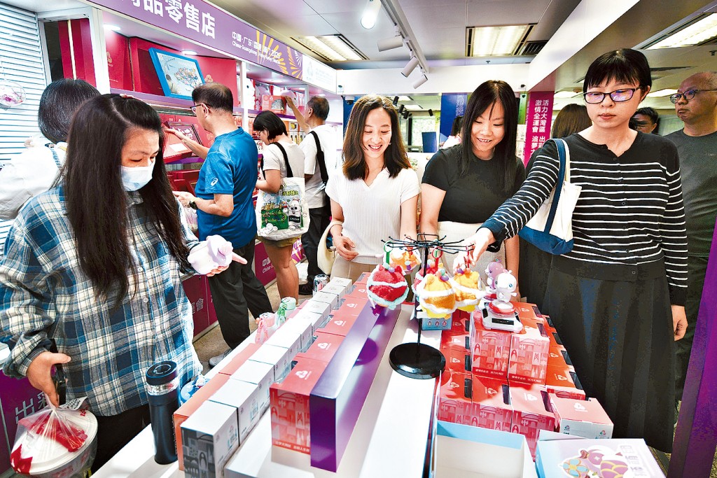 店內午膳時間人頭湧湧。