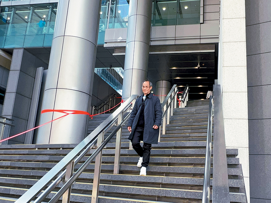 香港民研主席及行政總裁鍾庭耀今年初在半個月內,連續兩次被警方國安處帶返警署協助調查。