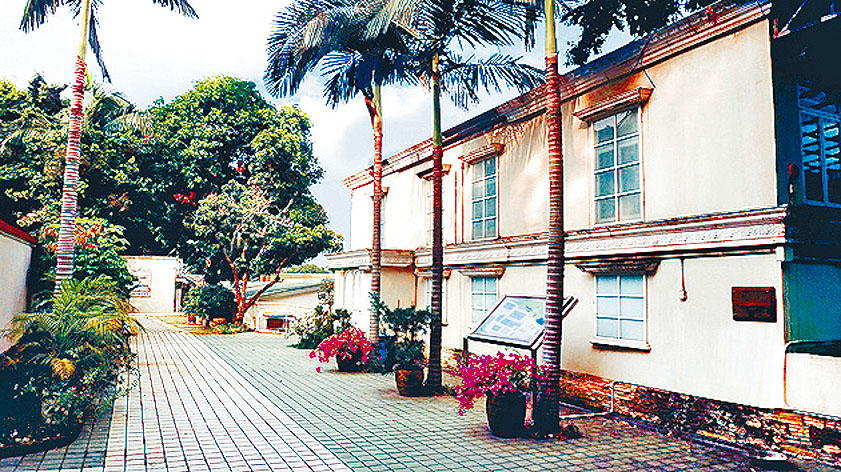 元朗屏山南北路20號地皮，前身為伯裘書院校址。