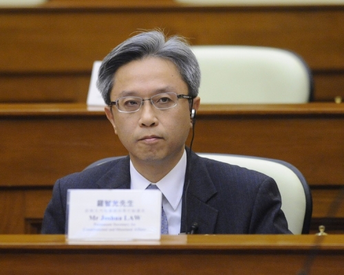 罗智光指，全体公务员下月底可出新粮和追补薪金。 资料图片