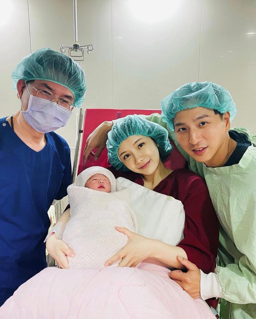 小煜專登調動工作,陪老婆待產。