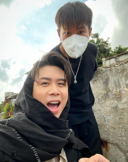 Anton原是ONE PROMISE的鼓手，但因骨枯已轉做rapper。