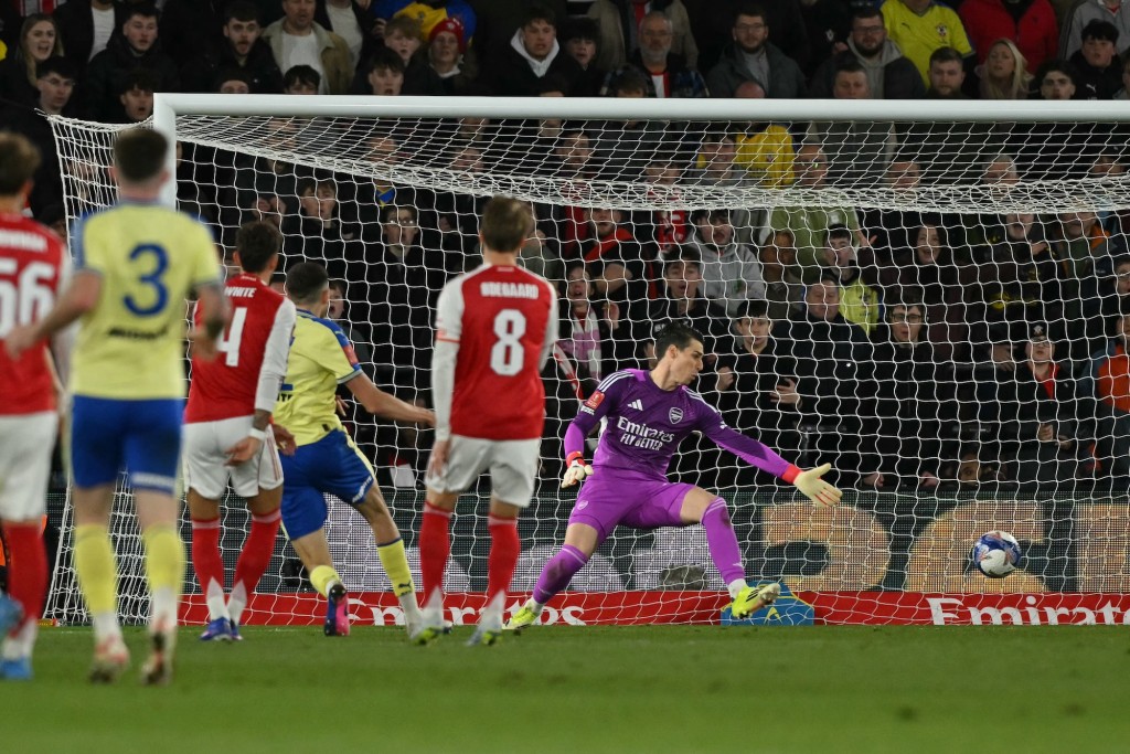 阿仙奴今場兩度失守。法新社 阿仙奴今場兩度失守。法新社