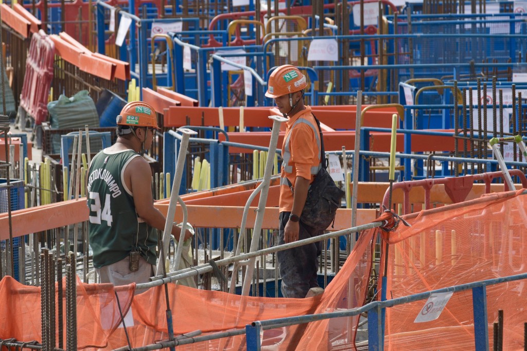 廖聖鵬指出，最直接及可行的方式，是把地盤納入現行《吸煙（公眾衞生）條例》的禁煙範圍，而非另設新制度。