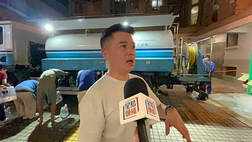 黄先生一晚取了四转水。曾志恒摄 黄先生一晚取了四转水。曾志恒摄