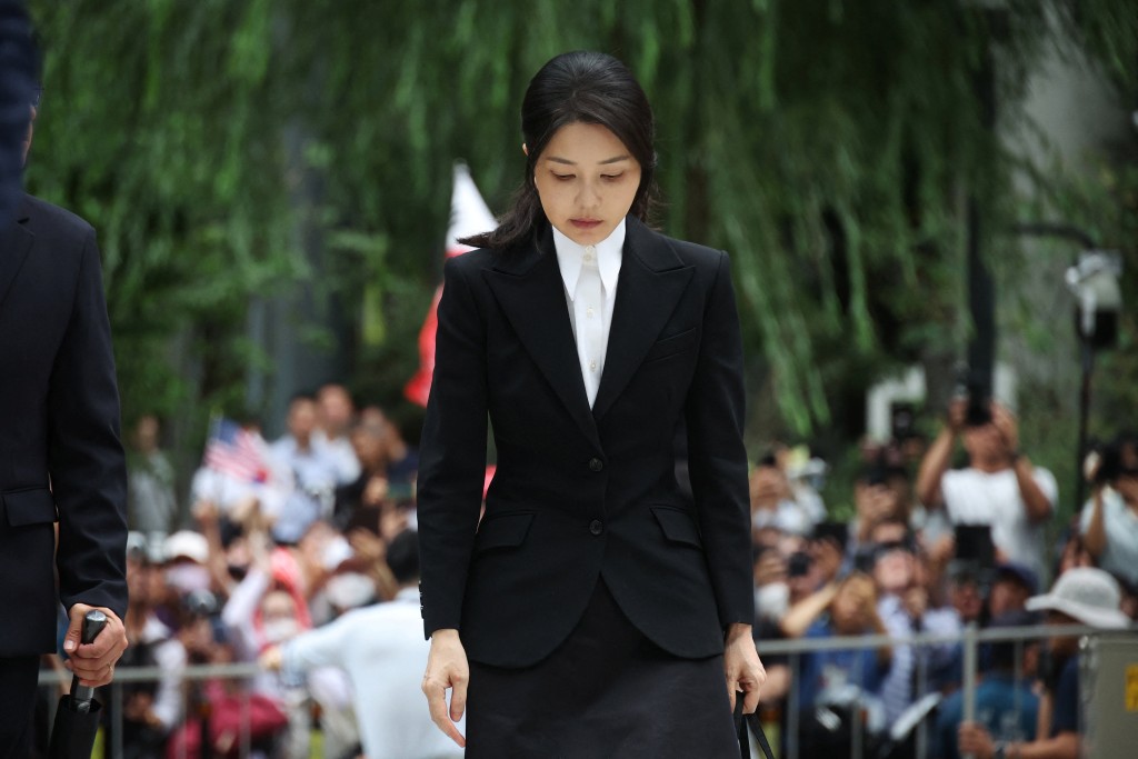 韩国前第一夫人金建希首次到案受查。路透社