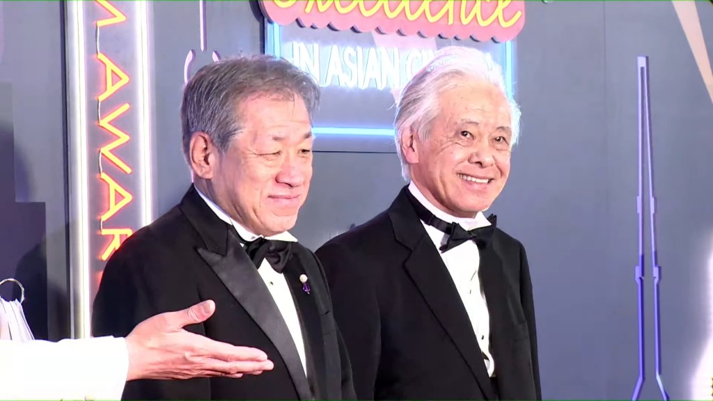 5时已陆续有嘉宾踏上红地毡。