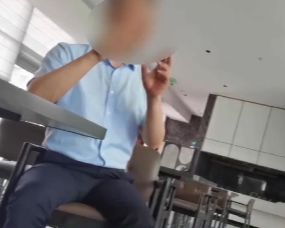 酒店經理指難以證實事件是否涉及自導自演。CQTV