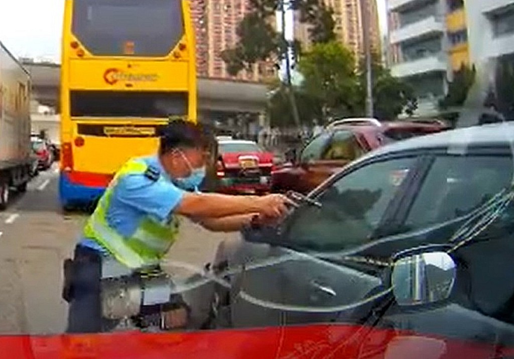 警員開槍攔截私家車司機。資料圖片