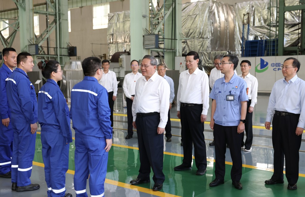 李強到訪大連船舶重工集團有限公司。 新華社