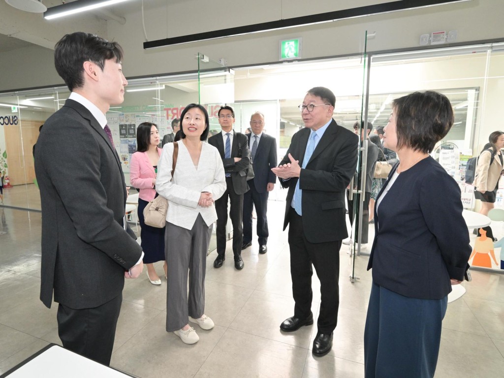 代表團實地考察首爾的大學及與官員會面，為北都大學城的規劃建設提供切實參考。政府新聞處圖片